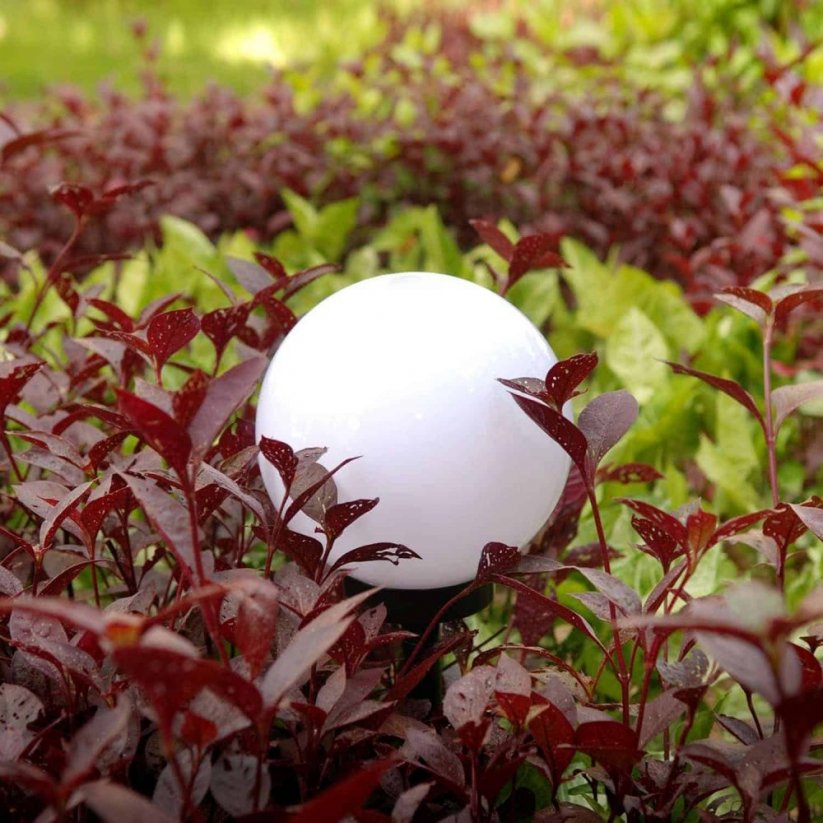 Solárna záhradná lampa guľa - biela