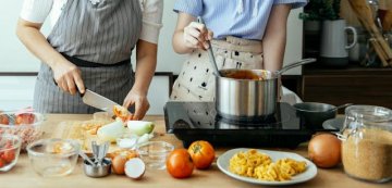 Moderná elegancia a efektívnosť: Výhody indukčnej jednoplatničky v kuchyni
